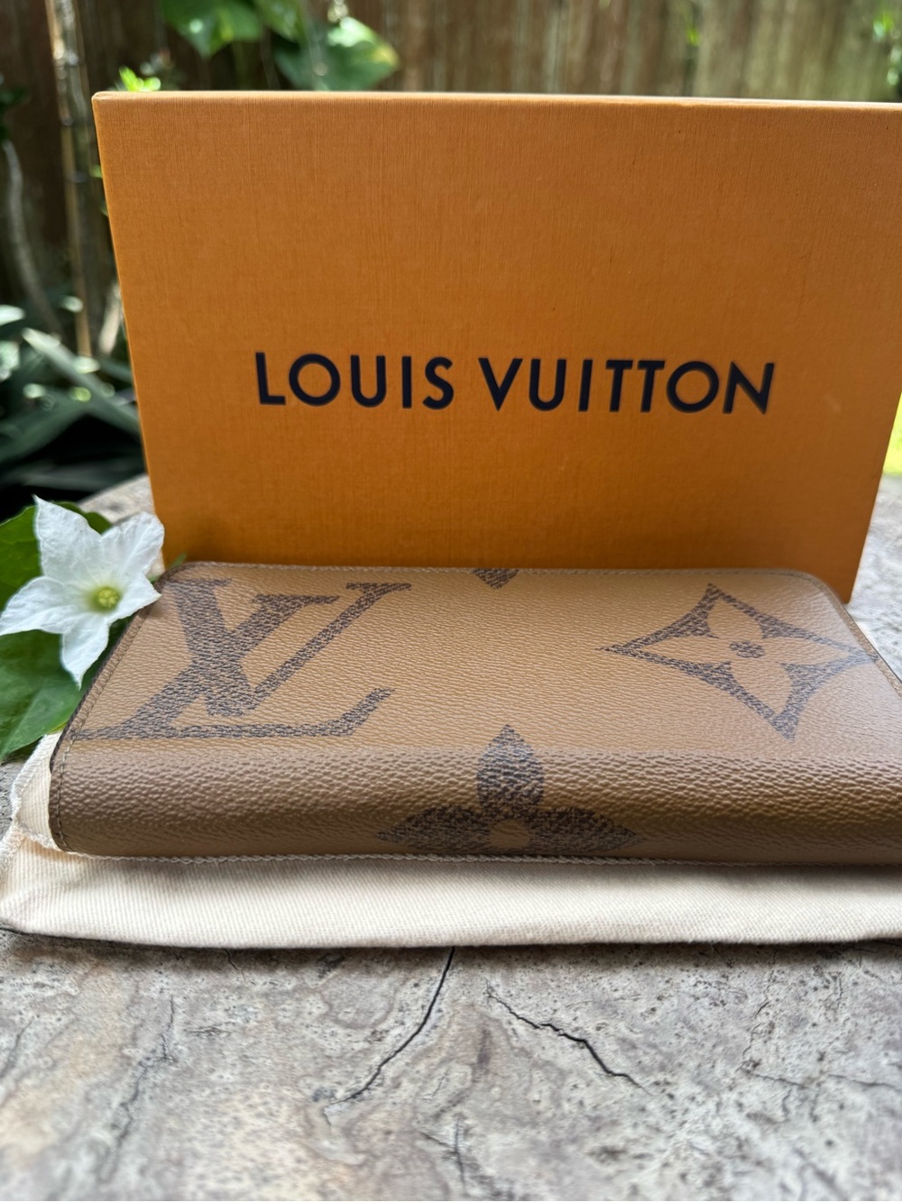 Louis Vuitton Reverse Monogram Giant Print Zippy Wallet
